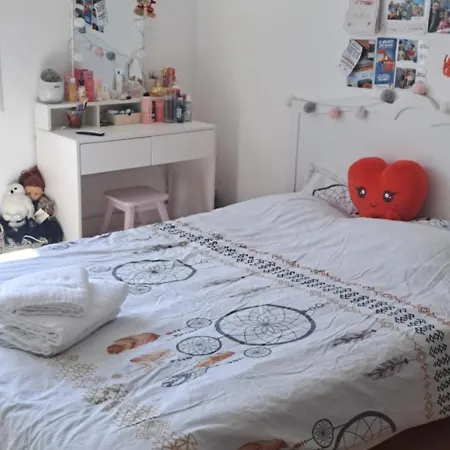 Alojamento de Acomodação e Pequeno-almoço Proches Circuit 24h à La Maison Du Bonheur